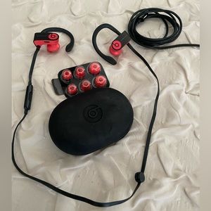 Power Beats 3, black and red, new plug in case included, charger, and beats case